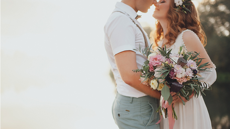 couple wedding flowers